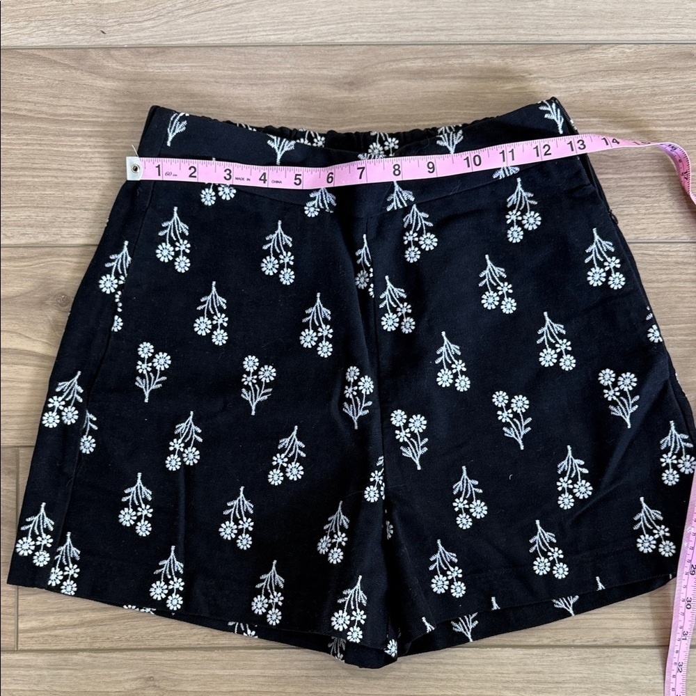 Floral Embroidered Black Women's Shorts - Picture 3 of 4